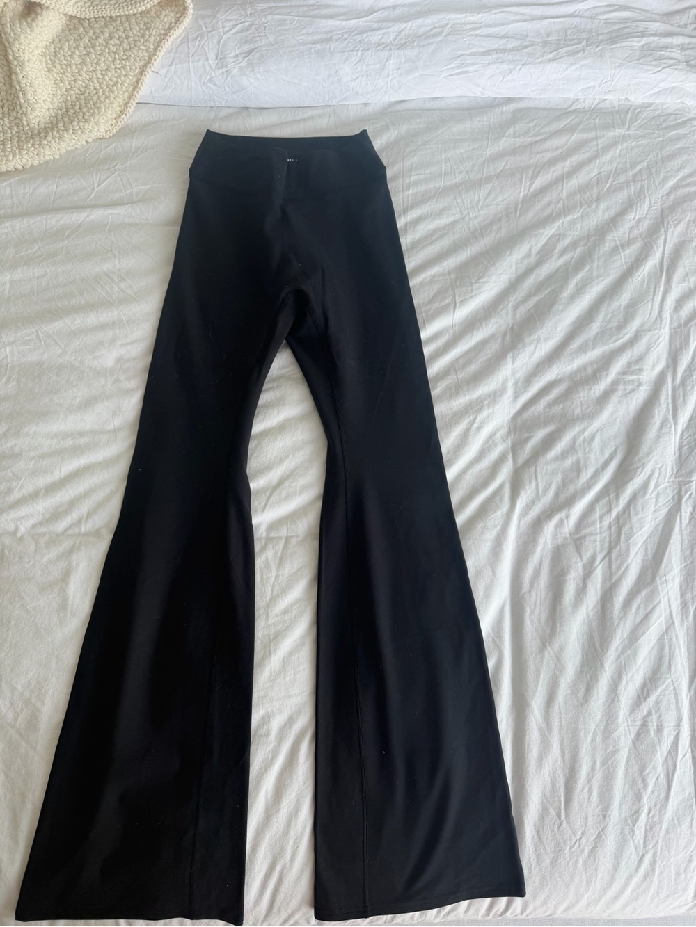 437 High-Waist Black Flared leggings
